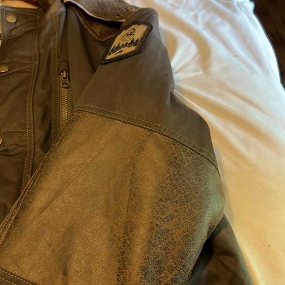 Mens outer jacket with detachable hood - Picture 5 of 6